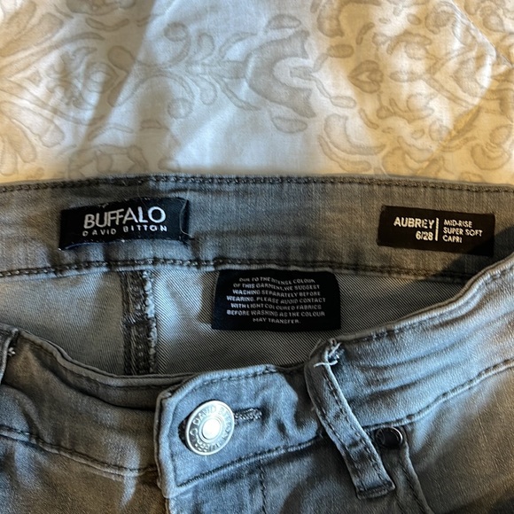Buffalo size 6 mid rise gray jeans - Picture 2 of 2